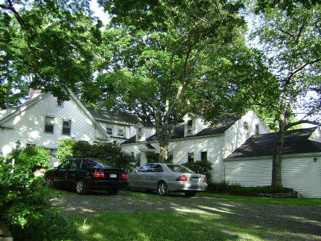 Building photograph for 325 GUILDS HOLLOW RD